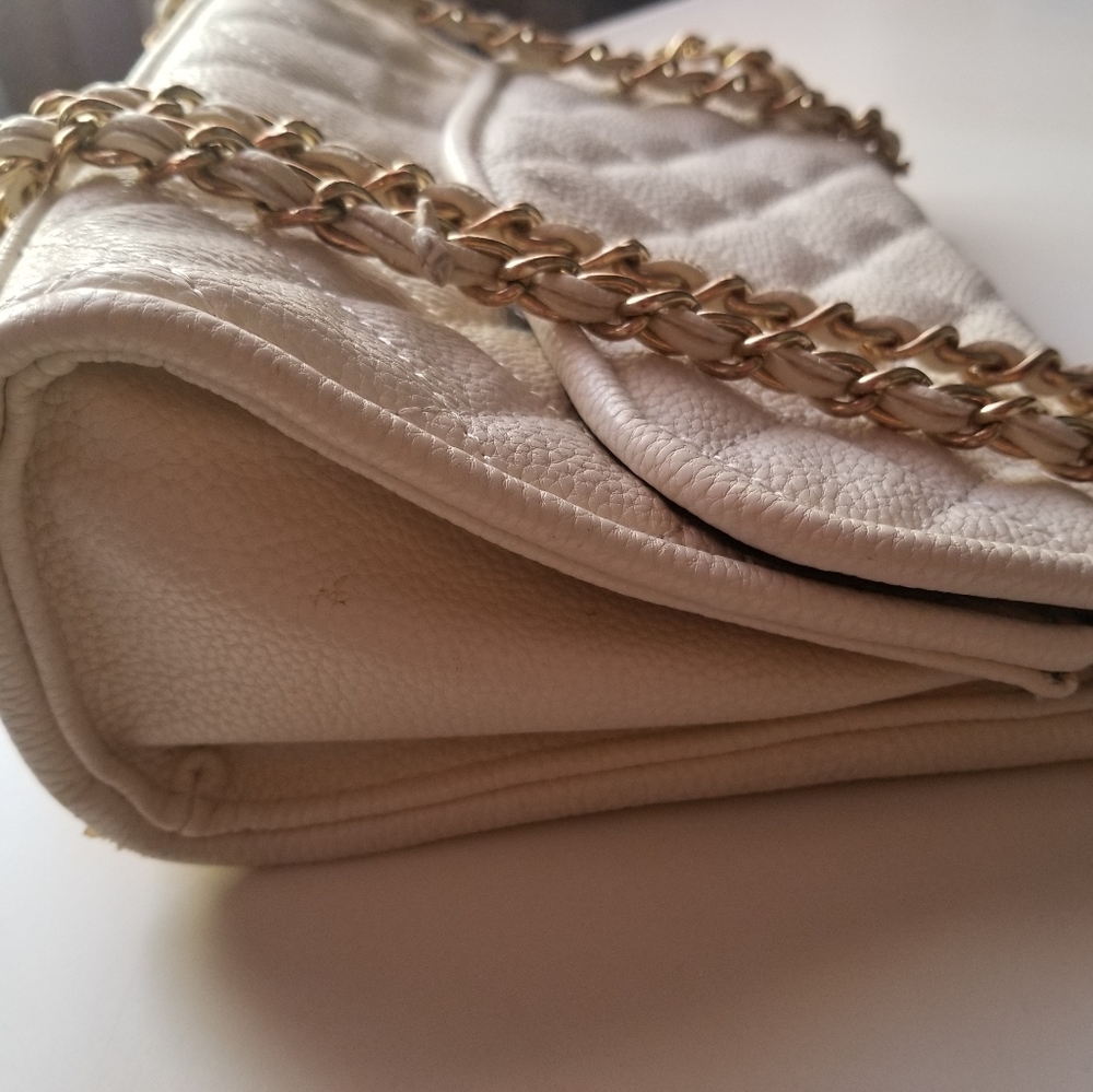 Cross body handbag with chain